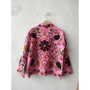 Chaqueta Corta de Algodón Bordada con Diseño Floral Estilo Boho Suzani Rosa para Mujer, Atuendo Étnico para Festivales - Product Image 2