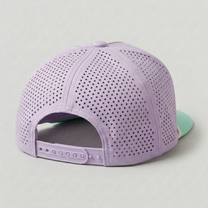 Gorra de golf premium de 5 paneles con visera plana, cierre a presión, perforaciones cortadas a láser, bordado 3D en relieve, fabricante OEM ODM, MOQ bajo - Product Image 5