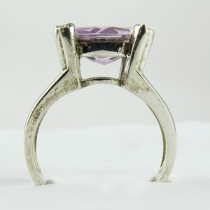 Bagues artisanales chrétiennes bohèmes en argent sterling 925 avec améthyste violette naturelle au design époustouflant de Shri Ashapura Jewels (Tiers) - Product Image 2
