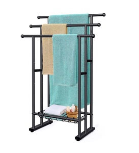 Elegante Soporte Metálico Independiente para Toallas, Organizador de Baño con Estilo de Decoración Interior Contemporáneo - Product Image 1