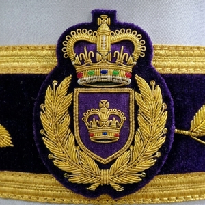 Chapeau de cérémonie blanc à couronne, brodé à la main, réglable, pour adultes, idéal pour les événements de loge maçonnique - Product Image 4