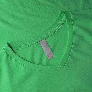 เสื้อยืดคอวีแขนสั้นผู้ชาย สีพื้น ผ้าฝ้าย ทรงปกติ ลำลอง ผ้าเจอร์ซีย์ถัก สีดำ - Product Image 6