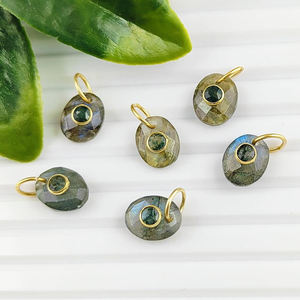 Abalorios de Labradorita Ovalados de 10x8mm con Doble Piedra, Chapados en Oro sobre Plata 925, con Anillo de Salto, Abalorios de Labradorita para Joyería Curativa - Product Image 1