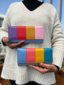 Bolso de mano colorido único de cuero reciclado hecho a mano con estilo multicolor para mujer, monederos de gran oferta, hermosas carteras de cuero reciclado - Product Image 2