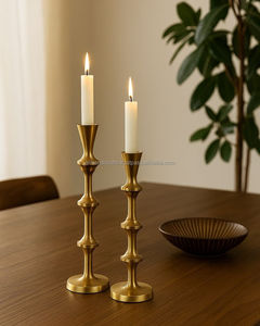 Candelabro con Acabado Dorado Antiguo Deslustreado - Portavelas de Latón Sólido, Exportador de Moradabad - Product Image 6