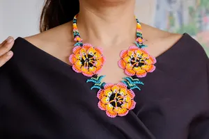 Collier de haute qualité avec perles de lotus Huichol, idéal pour anniversaire, Noël, mariage, et autres occasions spéciales. - Product Image 2