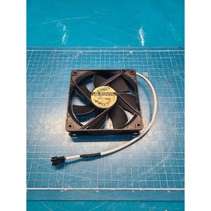 ADDA AD1224HB-A76GL 24V DC พัดลมระบายความร้อนแกนที่ใช้เป็นชิ้นส่วนอุปกรณ์เซมิคอนดักเตอร์รุ่นเก่า - Product Image 1