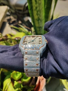 Montre analogique carrée de luxe sertie de diamants avec cadran à chiffres romains et verre saphir, fermoir déployant unisexe - Product Image 2