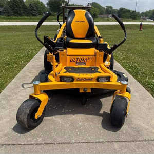 Cub Cadet Ultima ZT2 60 pouces Plateforme flottante fabriquée avec moteur Kawasaki FR Series V-Twin 24HP et double transmission hydrodynamique - Product Image 1