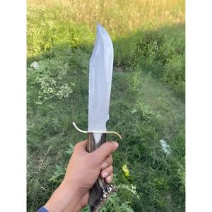 Cuchillo de Caza Bowie de Acero de Damasco Hecho a Mano con Mango de Cuerno de Ciervo, Herramienta Personalizable para Supervivencia en Campamentos al Aire Libre - Pasha Enterprises - Product Image 4