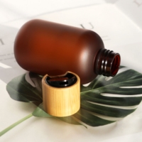 Botol Kosmetik PET Amber Ramah Lingkungan dengan Tutup Bambu Berukir Khusus - 60-500ml Kemasan Berkelanjutan untuk Lotion dan Sampo