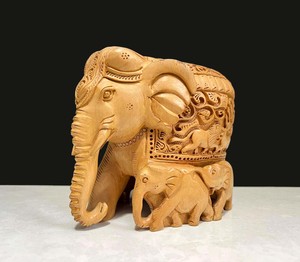 Collection Super Fine de Figurines d'Éléphants en Bois Sculptées à la Main et Écologiques de Nirmala Handicrafts, Statue de Décoration d'Art Moderne - Product Image 1