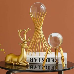 Sculpture moderne en métal doré avec boule en verre cristal, accent décoratif de luxe pour table, pour la maison ou le bureau - Product Image 6