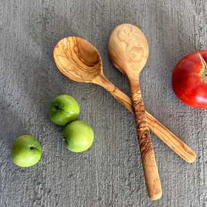 Cuillère artisanale en bois d'olivier, finition miroir, cuillère en bois rustique pour servir et cuisiner |   Ustensiles naturels durables et écologiques - Product Image 1