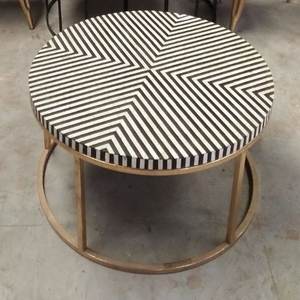 Mesa de Centro Redonda Hecha a Mano con Incrustaciones de Hueso, Patrón Floral, Resina Azul, Mesa de Lujo con Base de Pedestal de Latón para Sala de Estar - Product Image 3