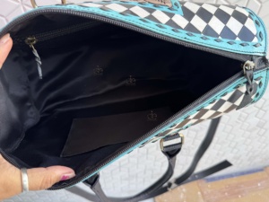 Sacs à bagages en cuir uniques, faits à la main par un designer, à motifs de damier, multi-usages, sac de voyage unisexe, grand sac à main - Product Image 6