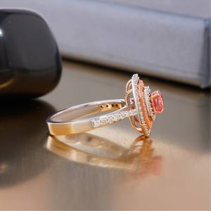 Anillo de Diamante Cultivado en Laboratorio de Corte Radiante Rojo Intenso de 0.53 CT con Claridad VS1, Oro de 14K, Certificado IGI, Diseño de Halo Cuadrado - Product Image 3