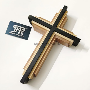 Croix murale décorative en bois faite à la main Symbole religieux élégant pour la maison chrétienne Décoration d'église et article de cadeau de Noël - Product Image 3