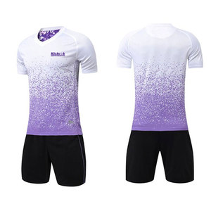 Uniforme de Fútbol Transpirable de Poliéster con Diseño Personalizado para Clubes, Equipos Escolares, Equipos de Adultos, Jugadores de Torneos Competitivos - Product Image 1