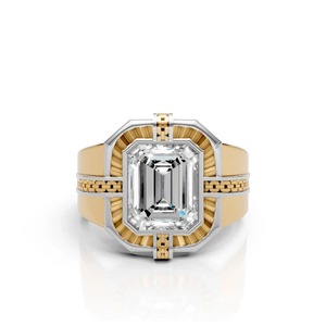Bague Statement en Moissanite Taille Émeraude, Plaqué Rhodium Argenté, Bijou Fin d'Inspiration Art Déco avec Cadre Géométrique - Product Image 1