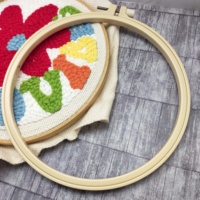 Cadre de broderie en plastique durable pour l'art populaire, pour le point de croix, disponible en 4 tailles (12,5 16 20 24 cm)
