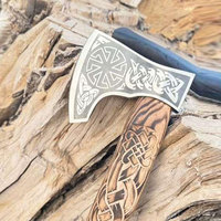 Hache Viking Industrielle au Design Traditionnel Scandinave, Faite à la Main, Lame en Acier Carbone et Manche en Bois, pour le Camping, le Bushcraft et la Décoration Intérieure de Haute Qualité