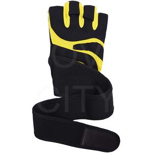 Guantes de Levantamiento de Pesas Personalizados Amarillos y Negros de Medio Dedo con Correa de Muñeca Ajustable para Gimnasio - Unisex, Talla/Color Personalizables - Product Image 1