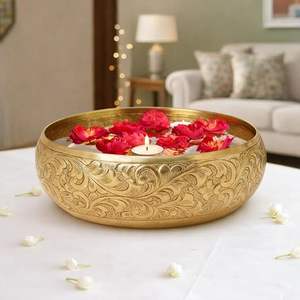 Centro de mesa decorativo de latón Chitai de 7 pulgadas, tazón flotante para flores, Urali para decoración de bodas Haldi Mehendi. - Product Image 2
