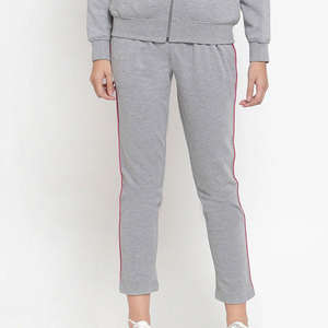 Ensemble 2 pièces hiver pour femme : sweat à capuche zippé et pantalon gris avec détails roses, en polaire, coupe décontractée - Product Image 4