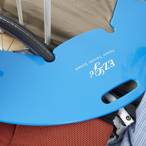 Carte de transfert incurvée étanche HDPE EZ-GO pour les utilisateurs de fauteuils roulants - Product Image 6