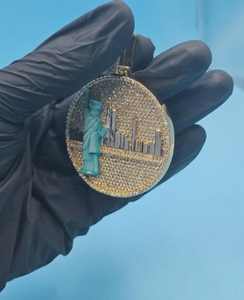 Pendentif Hip-Hop Personnalisable Effet Givré, en Argent 925 Plaqué Or, Pendentif Buste de Rappeur, Pendentif Moissanite Personnalisé - Product Image 3