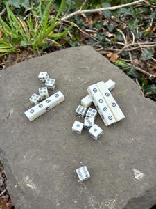 Dés à dés nômades en os de qualité professionnelle pour jeux de rôle – Fourniture en gros d'accessoires de jeu - Product Image 5