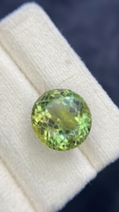 Apatite Naturelle Certifiée Bio Couleur Naturelle, Pierre Taillée de Forme Ovale avec une Bonne Qualité de Lustre, Pierre Précieuse Non Montée 13,45 Carats, Nettoyée au Loup - Product Image 5