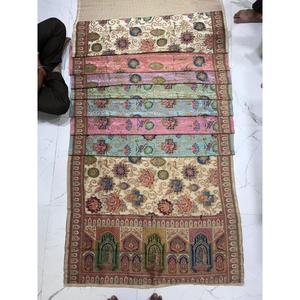 Sari en soie imprimé élégant avec motifs traditionnels jaunes, roses et blancs pour femmes, tenue de mariage style Inde Pakistan - Product Image 4