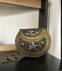 กระเป๋าคลัทช์หินทำมือ กระเป๋าถือโลหะฝังทองเหลืองสไตล์โบราณ กระเป๋าคลัทช์หินหลากสี สายโซ่หินหลากสี กระเป๋าโลหะห้อยประดับ - Product Image 2