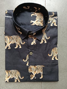 Chemise décontractée pour homme en tricot batik imprimé tigre noir, manches courtes, col rabattu, respirante, séchage rapide, écologique, été - Product Image 2