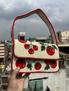 Bolso de mano creativo de lujo de alta calidad de algodón con cuentas, bordado a mano con cuentas de semilla de diseño personalizado y estilo cruzado - Product Image 1