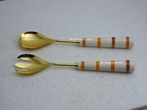 Juego de Servidores de Ensalada Dorados de Acero Inoxidable con Cuchara y Tenedor con Mangos de Bambú Natural, Elegantes - Product Image 2