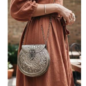 Bolso de Mano de Metal Grabado Vintage God Grace Craft, Bolso de Mano Plateado Antiguo, Estilo Étnico Bohemio, para Bodas, Fiestas y Eventos Nocturnos, para Mujer - Product Image 2