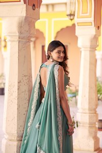 Lehenga Choli de Alta Demanda para Mujer, la Mejor Colección de la Boutique India, Exclusiva para Bodas y Festivales - Product Image 2