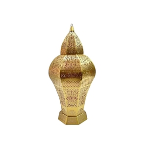 Ensemble de lanternes porte-bougies en métal marocain doré, découpées au laser, luxueuses et vintage, pour la décoration de la maison, les mariages et les événements du Ramadan - Product Image 5