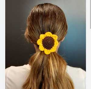 Coletero de Ganchillo con Diseño de Girasol, Ecológico, Ajustable, Hecho a Mano, Regalo Perfecto para Ella, Coletero y Accesorio Floral Estilo Boho - Product Image 3