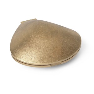 Porte-bougie chauffe-plat en forme de coquille dorée avec couvercle articulé et finition texturée pour décoration côtière - Product Image 5