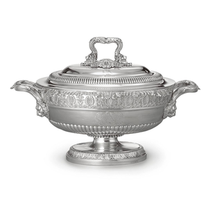 Magnifique soupière en argent massif à motifs de feuilles classiques et sur pied, disponible à prix de gros. - Product Image 1