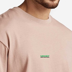 Camiseta de algodón 100% para hombre al por mayor, de lujo, unisex, con logo personalizado, cuello simulado, lisa, oversize, de corte holgado, de alto gramaje y transpirable. - Product Image 4