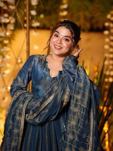Ensemble Anarkali en soie bleue brodée avec un long manteau et un pantalon palazzo pour les mariages et les festivals - Product Image 4