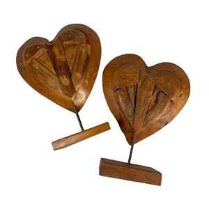 Une sculpture en bois en forme de cœur, fabriquée à la main, élégamment présentée sur une base minimaliste. Sculpté dans du bois naturel. - Product Image 5