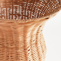 Vase sur piétement en rotin courbé de luxe, jardinière sculpturale en osier, panier artistique tressé à la main, élégant décoratif pour table de fleurs