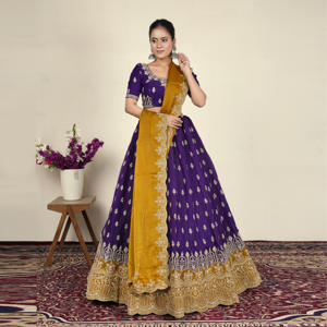 ชุดเฟนดี เลเฮนกา โจลี พร้อมงานปักลายชาติพันธุ์ที่ประณีตและขอบกว้าง |   ผู้ซื้อสินค้าขายส่งชุดงานรื่นเริงและชุดแต่งงานสำหรับผู้หญิง - Product Image 4