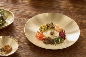 Assiette à dîner traditionnelle coréenne en bronze artisanal NOBBAN Premium (22 cm / 8,6 po) pour cadeaux, vaisselle - Product Image 3